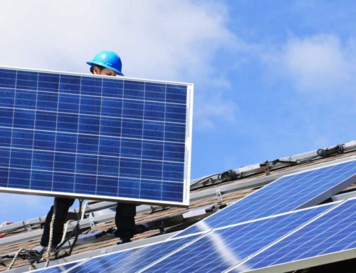 Zonnepanelen op het dak tillen